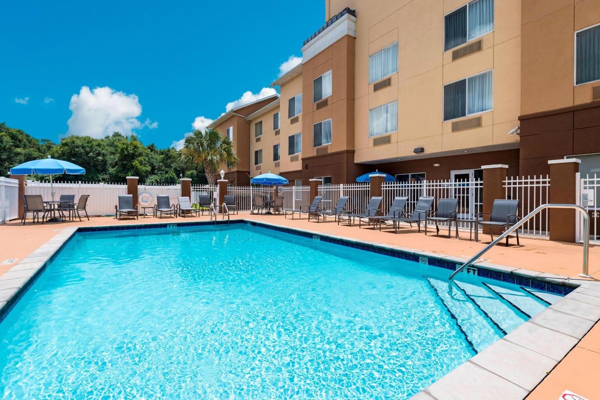 Fairfield Inn & Suites Marianna Exterior photo